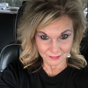 Meet your Posher, Debra